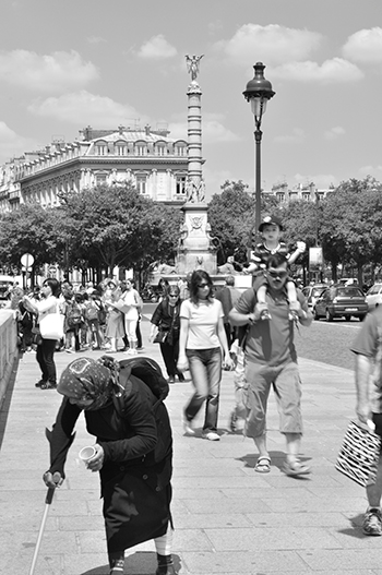 Begging_her_way_Paris